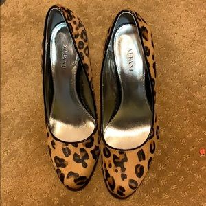 Alfani “maddy”size 8 with Leopard print and heels